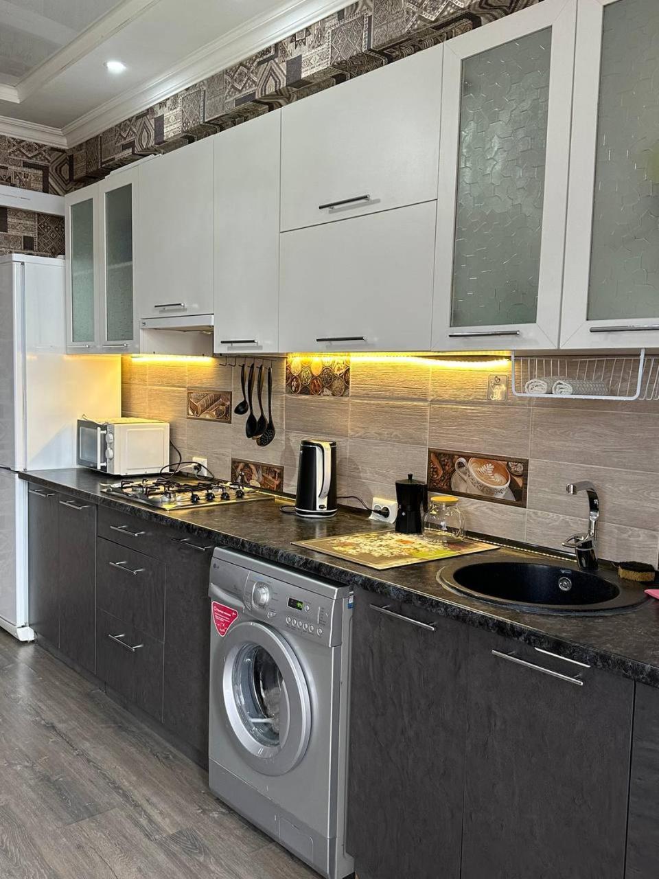 Apartment With City View On Sydykova St. 123 Bishkek Exterior foto